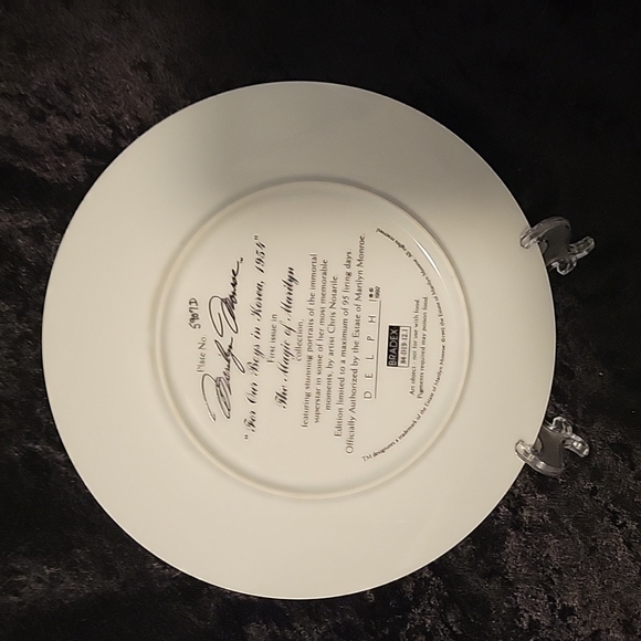 Marilyn Monroe "For Our Boys in Korea, 1954" Plate - Picture 2 of 3